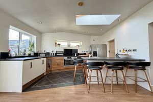 Kitchen/Breakfast Room- click for photo gallery